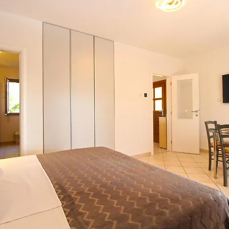 Rajka 2277 Apartment Premantura